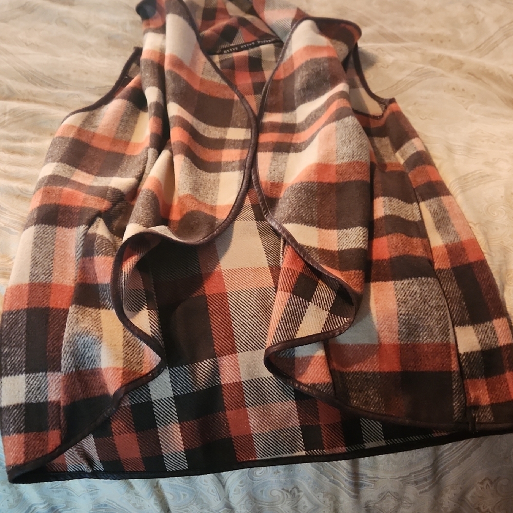 HYFVE Plaid Vest with Belt - Red and Black - Picture 8 of 15
